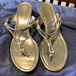 Slip on braided thong wedge sandals metallic